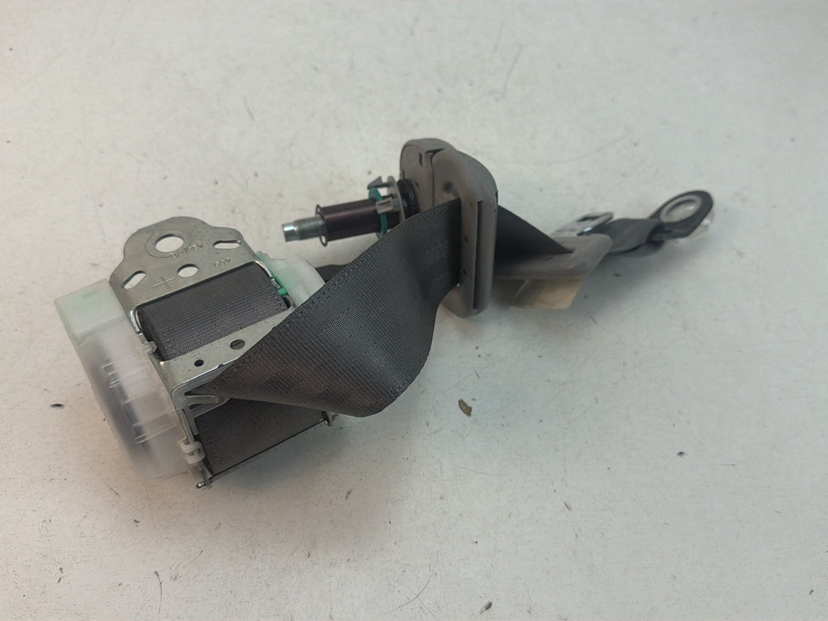 2015-2017 Toyota Sienna L30 - 3rd Third Row Rear Left Side Seat Belt A3867B OEM