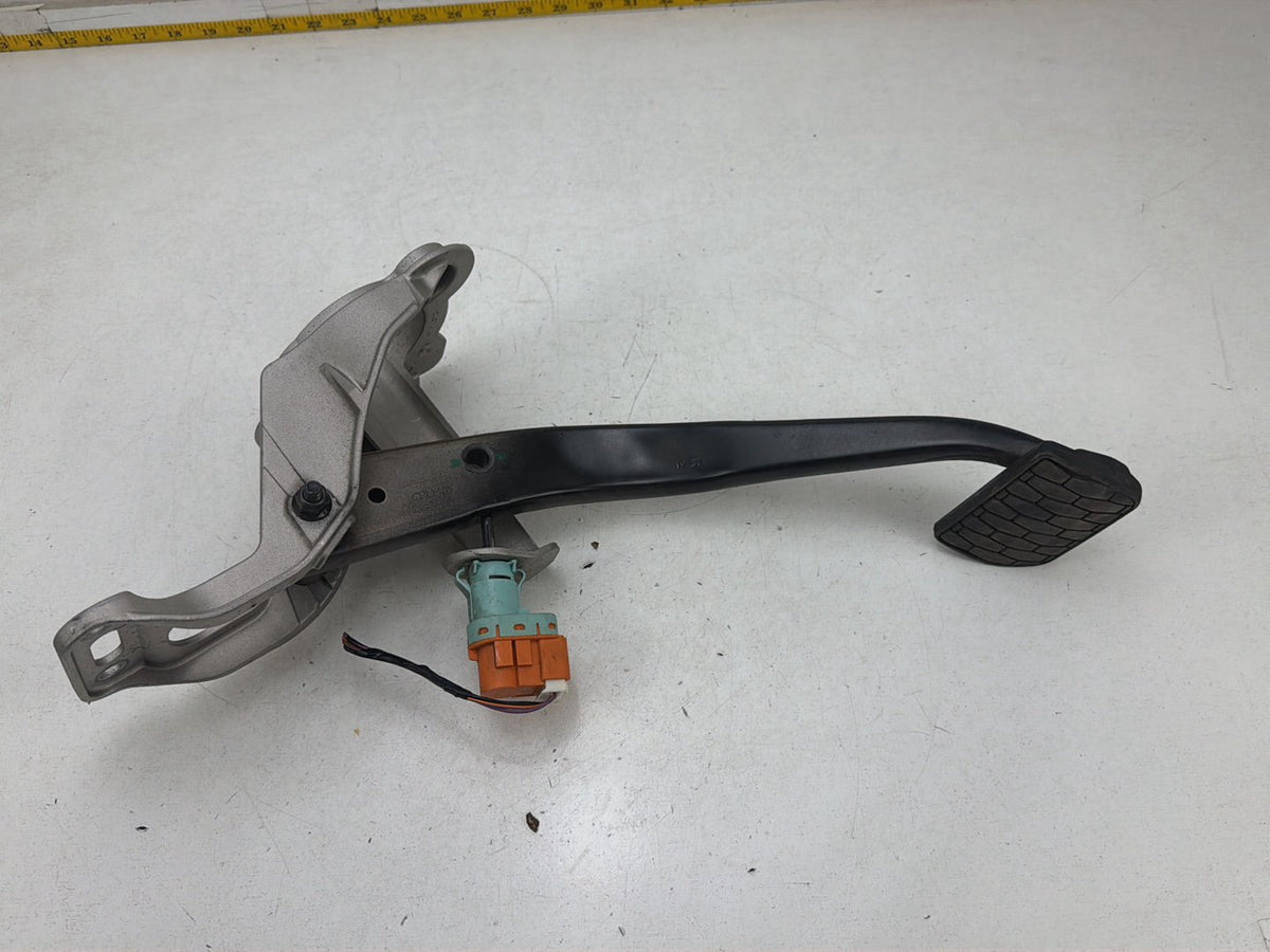 2017-2020 Jaguar F-Pace Front Left Driver Brake Pedal HK83-2450-AD OEM