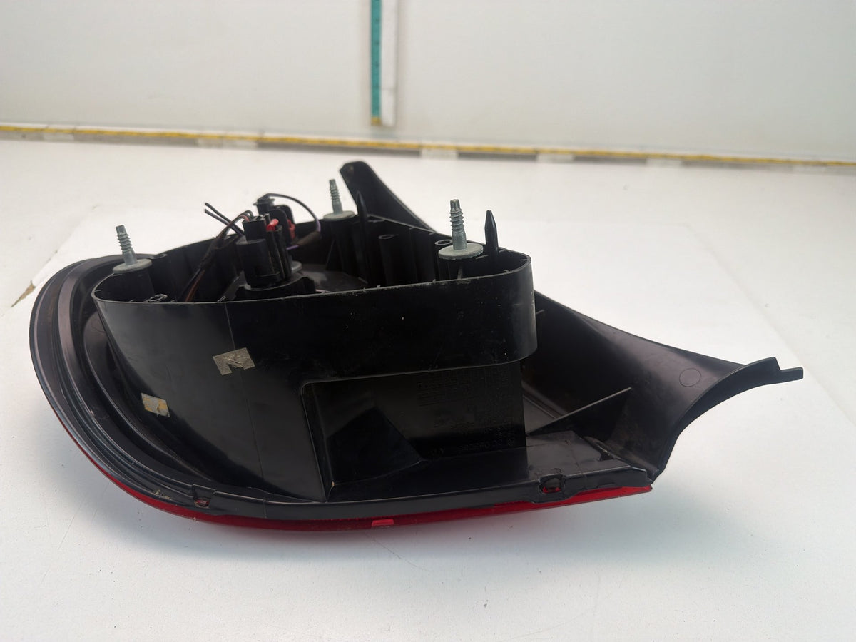 2003-2005 Dodge Neon Right Passenger Side Outer Tail Light Lamp Assembly OEM