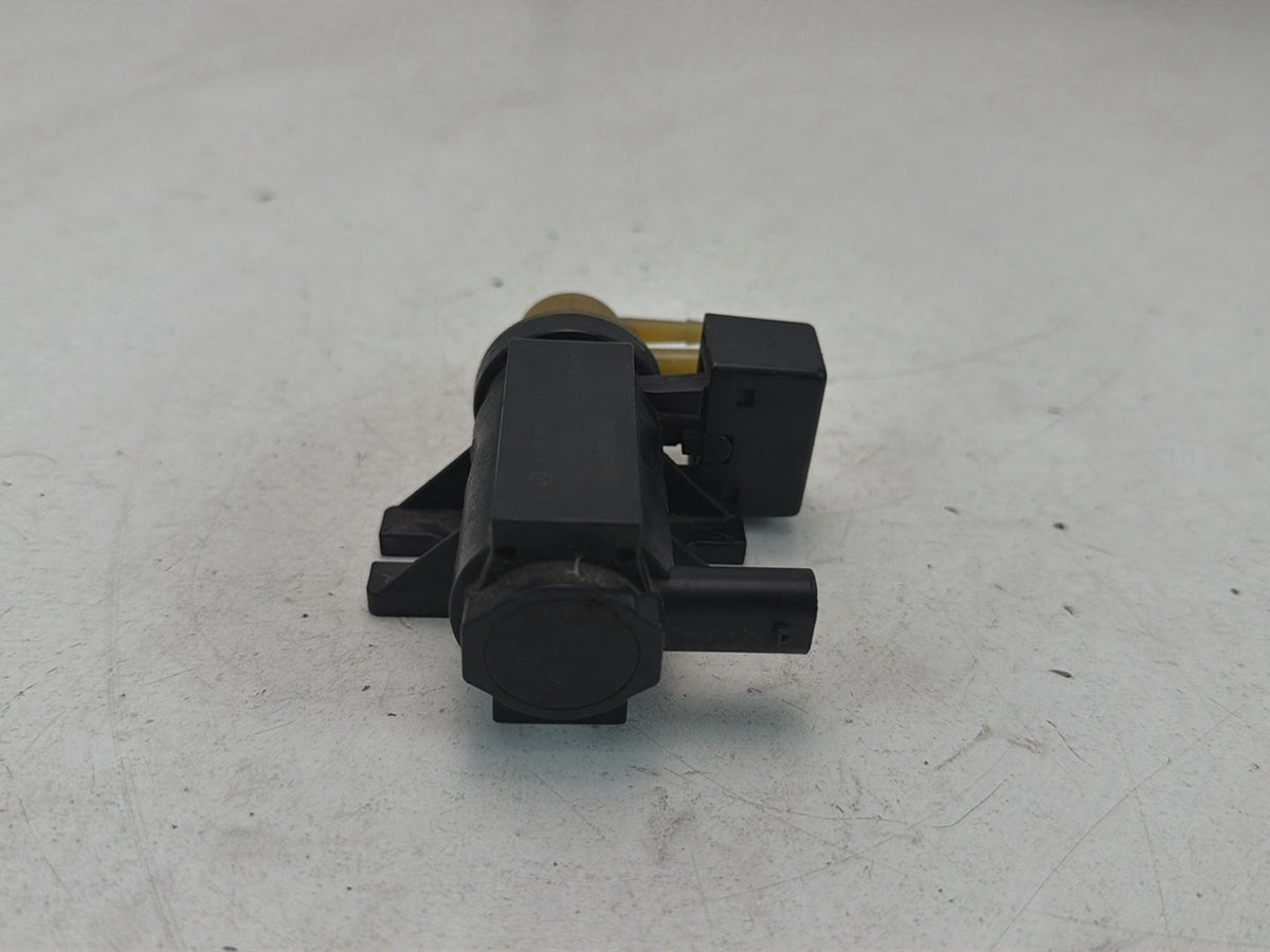 2011-2013 Mercedes-Benz S-Class W221 Pressure Transducer Vacuum Valve A0081535428 OEM