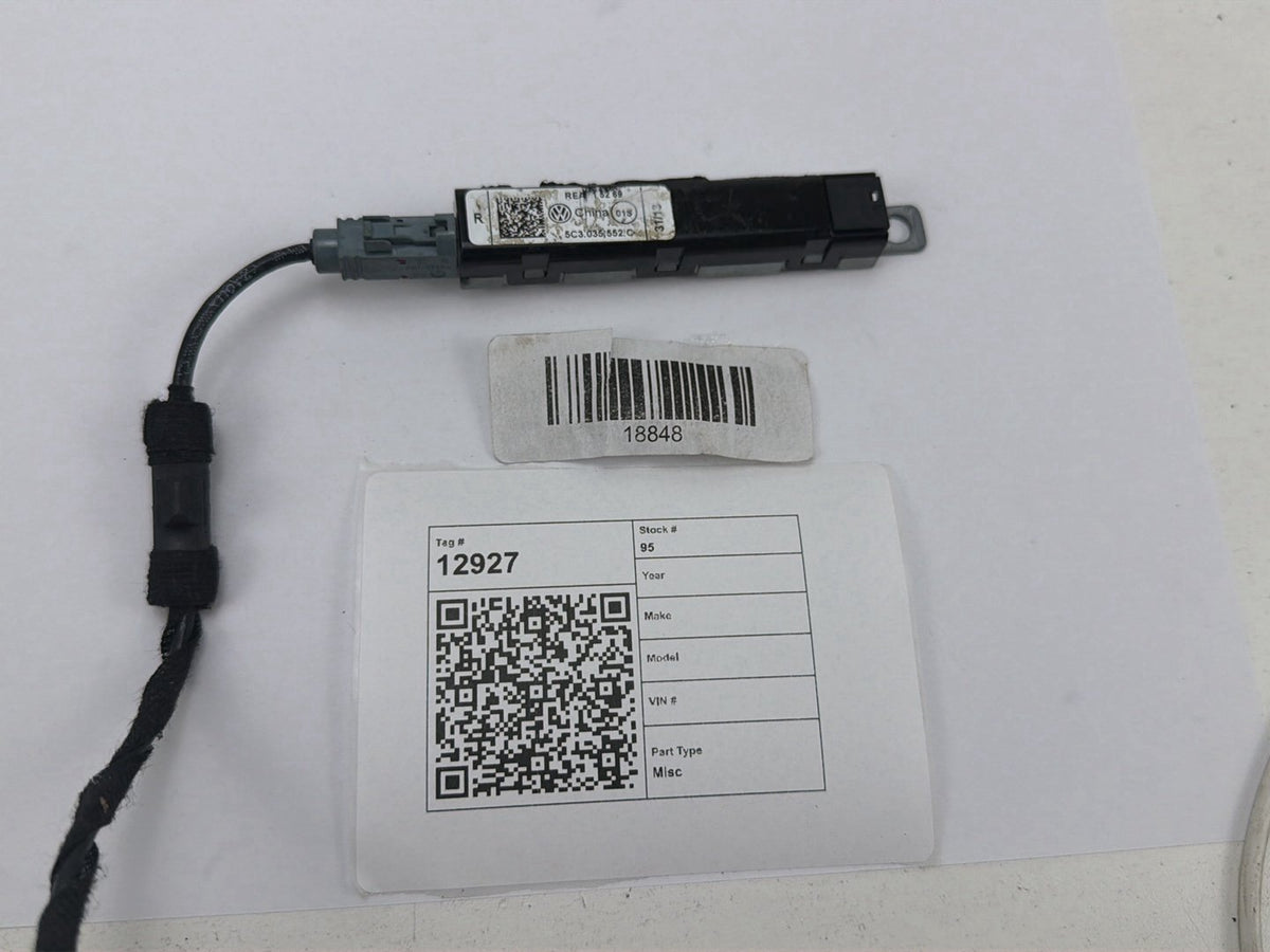 2010-2015 Volkswagen Beetle Antenna Booster Amplifier 5C3035552C OEM