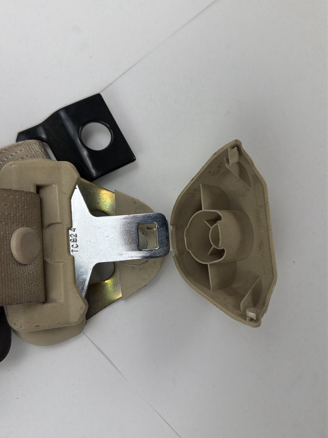 2003-2006 Lincoln Navigator 2nd Row Rear Right Side Seat Belt Retractor Tan OEM