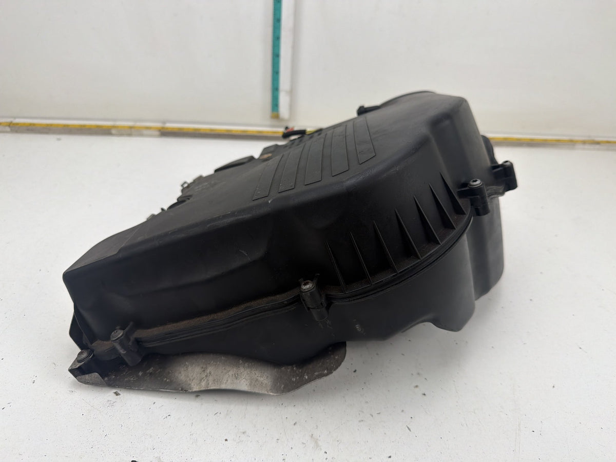 2011-2013 BMW 550i xDrive F10 Engine Air Cleaner Filter Housing 13717577466 OEM