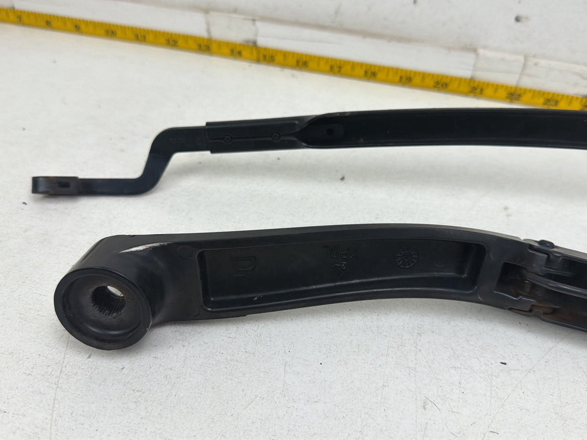 2015-2021 Kia Sedona Front Left & Right Windshield Wiper Arm Pair 98311A9000 OEM