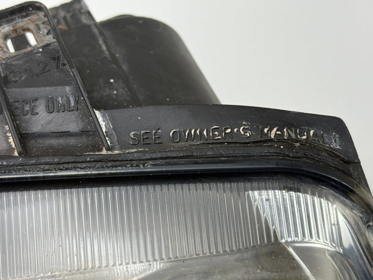 1999-2002 Volkswagen Jetta Front Right Passenger Side Headlight Assembly OEM