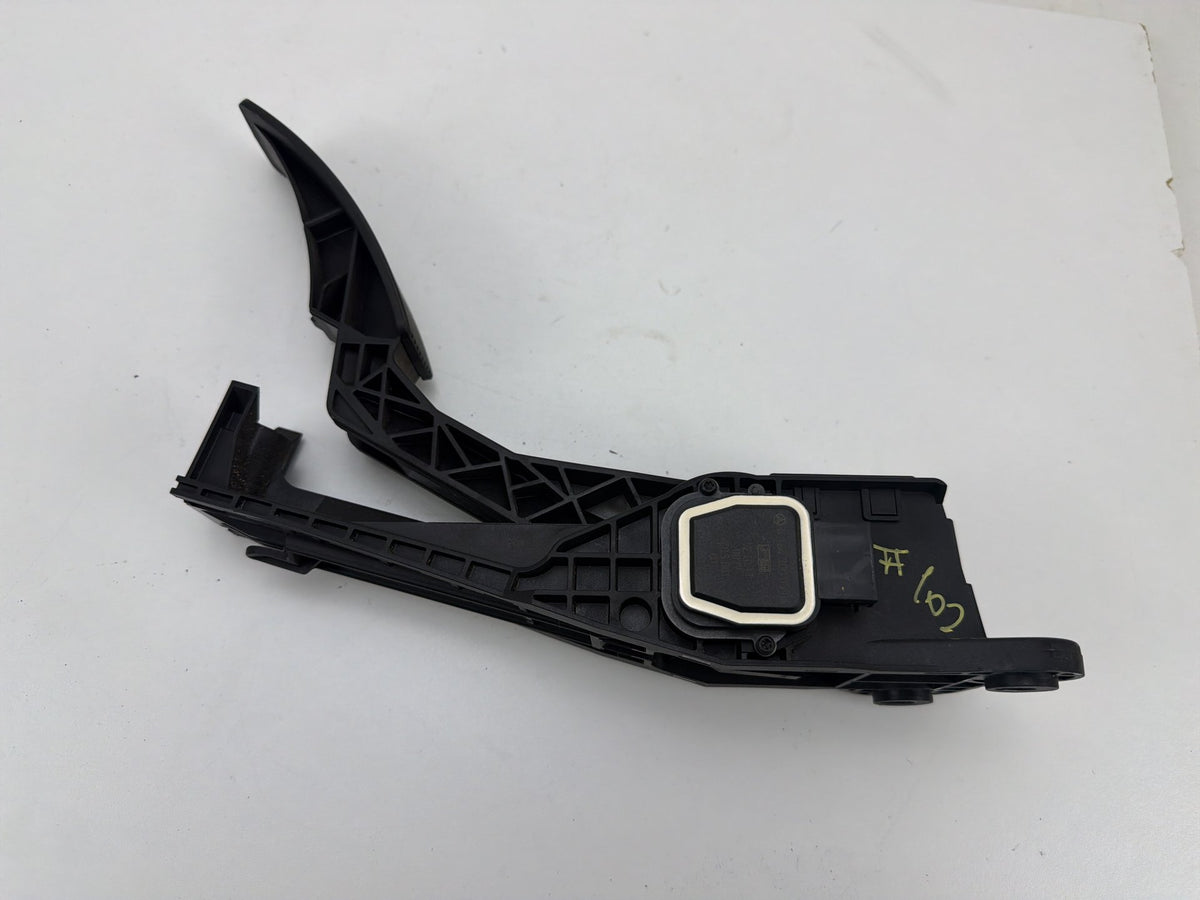 2006-2013 Mercedes-Benz R350 Accelerator Gas Throttle Pedal A1643000504 OEM