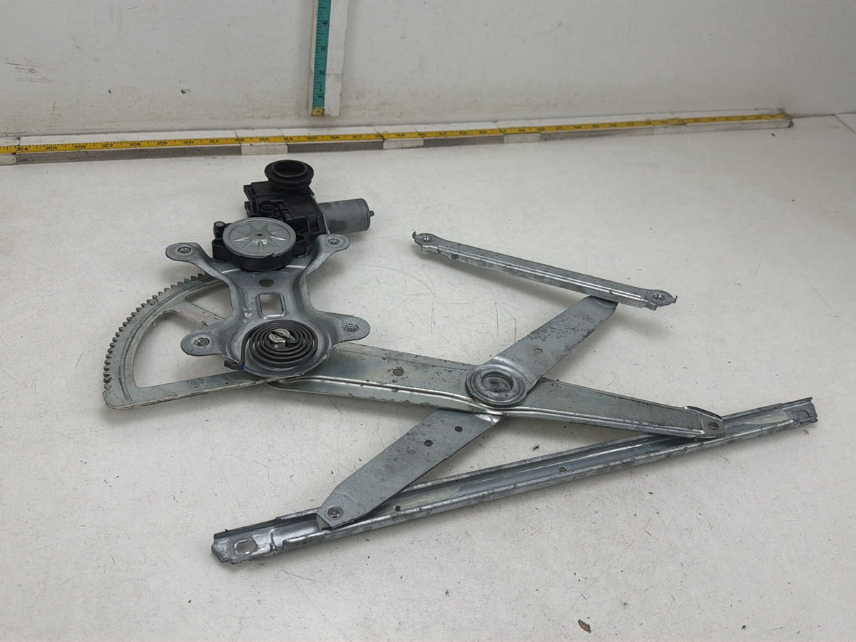 2015-2018 Toyota Sienna Right Front Window Regulator/Motor 85710-06261 OEM