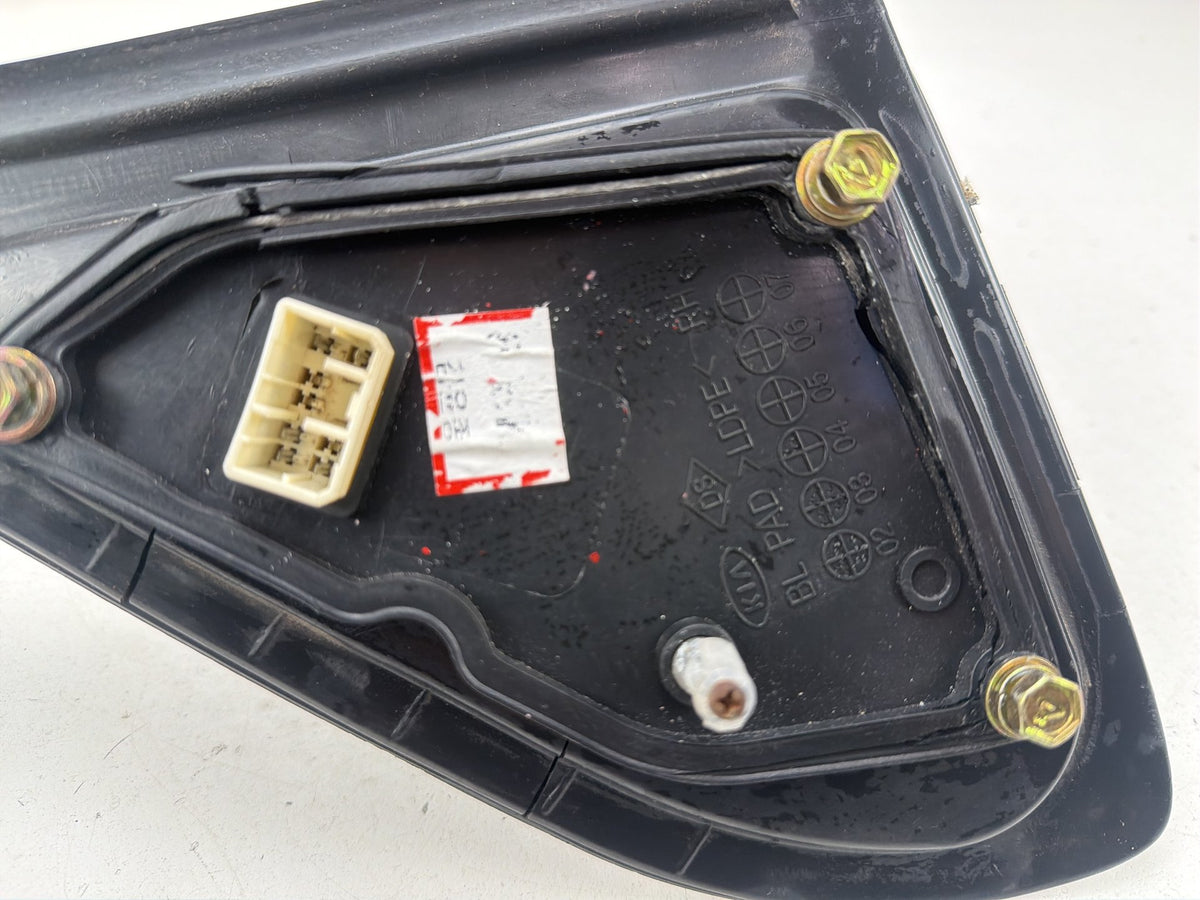 2003-2009 Kia Sorrento Right Passenger Side Door Mirror E11015754 OEM