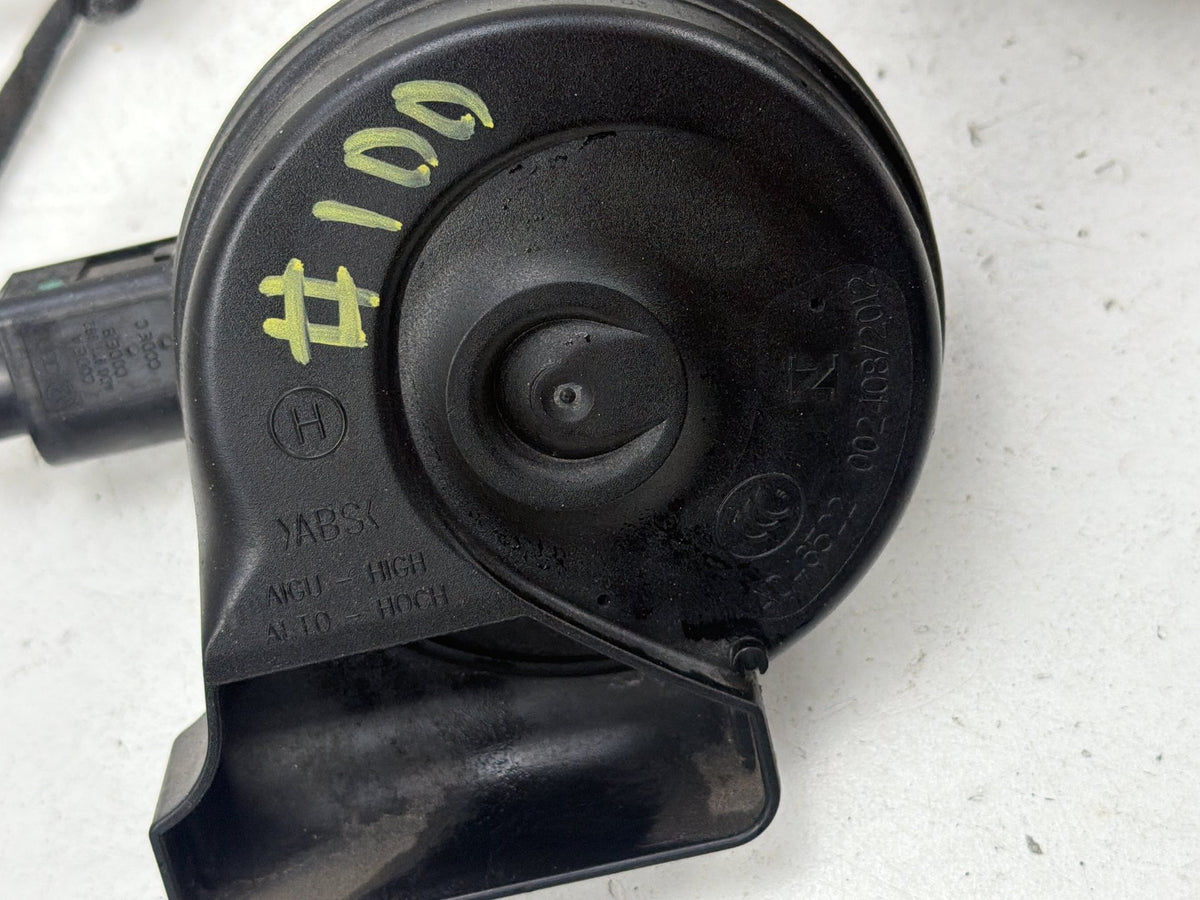 2015-2020 Audi A3 Front Dual High Low Tone Warning Horn Assembly 5Q0951221 OEM