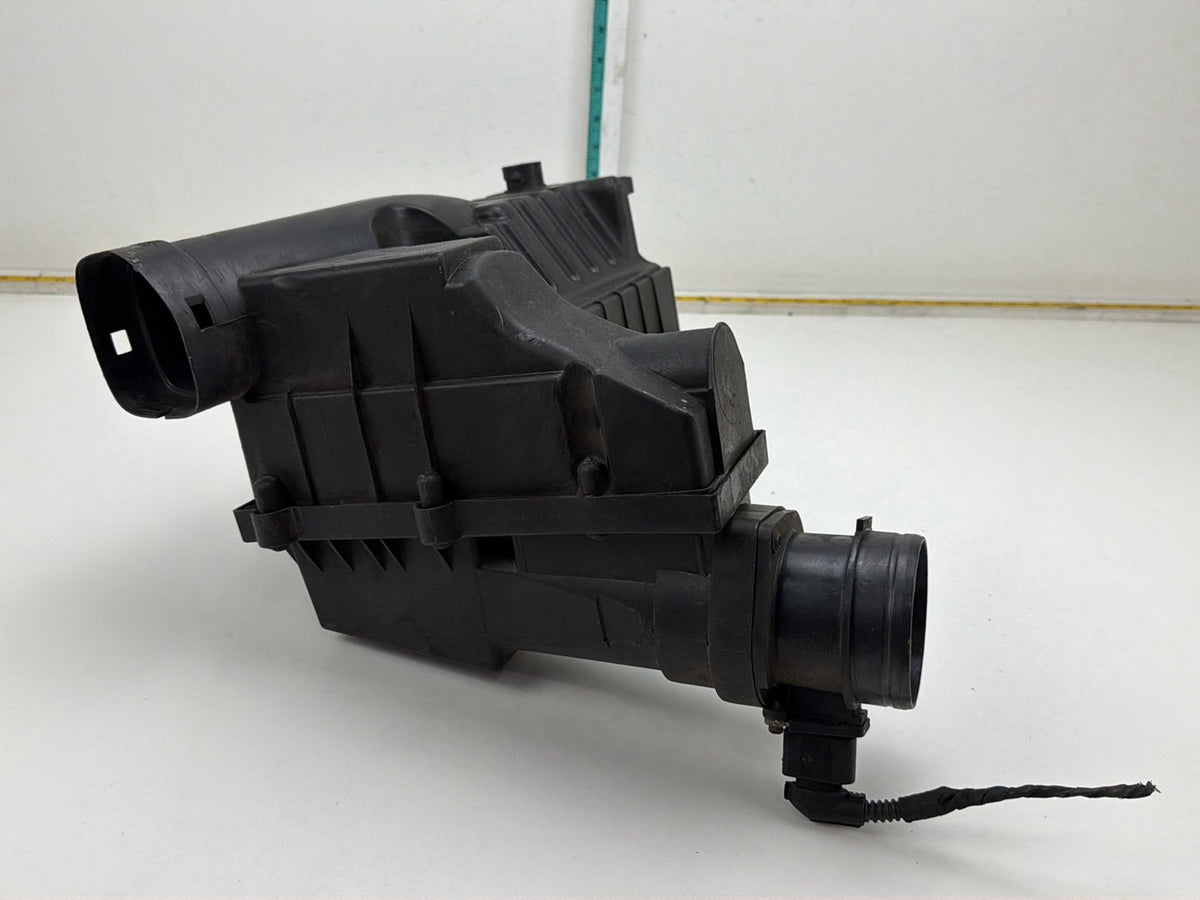 2013-2017 Volkswagen Tiguan Air Filter Housing 4615185956 OEM