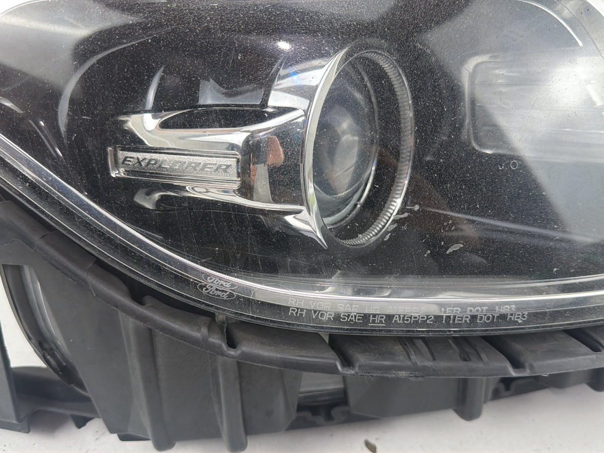 2011-2015 Ford Explorer Front Right Passenger Side Halogen Headlight Lamp OEM
