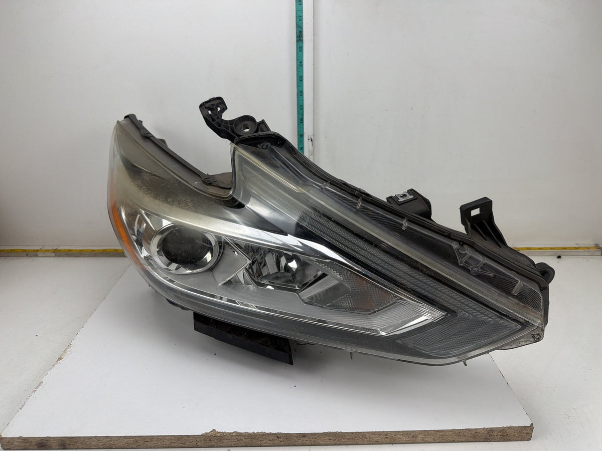 2016-2018 Nissan Altima Right Side Headlight Lamp Assembly 26010-9HS0A OEM