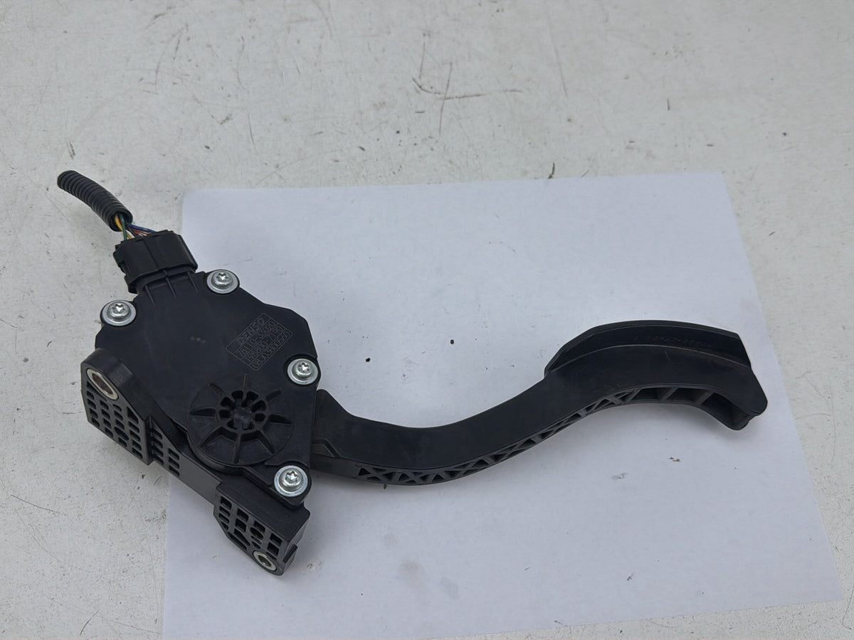 2007-2009 Lexus ES350 Accelerator Pedal Sensor Assembly OEM 78110-33020
