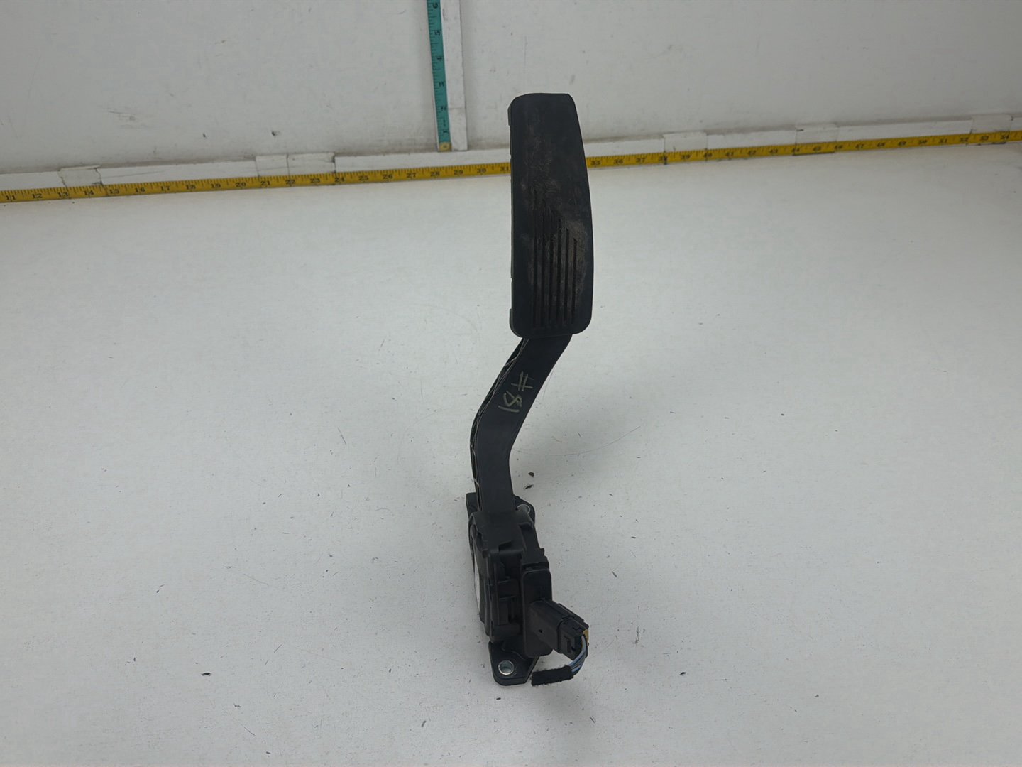 2014-2017 Maserati Ghibli Accelerator Gas Throttle Pedal Assembly 04861714AF OEM