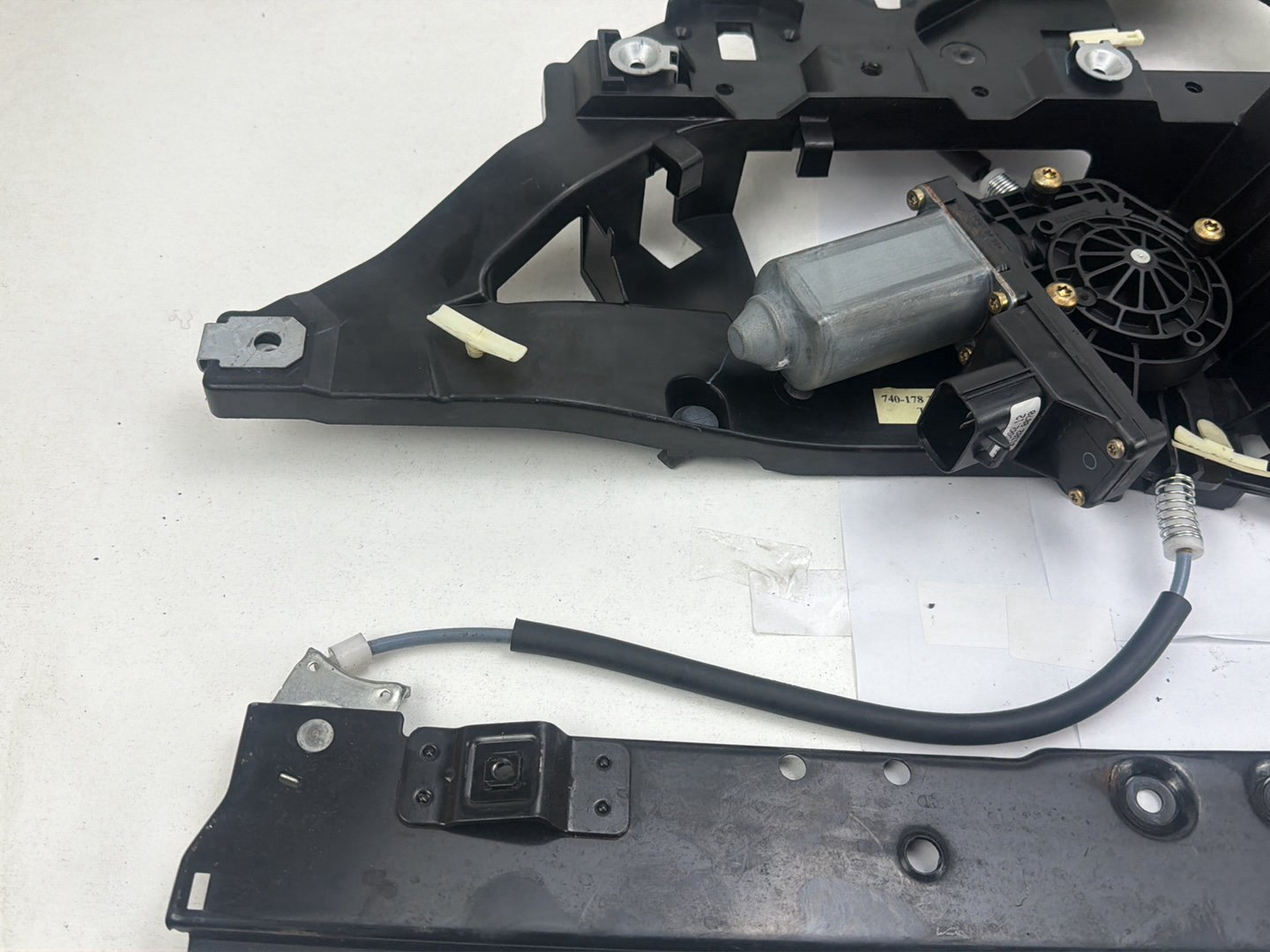 2003-2006 Lincoln Navigator Front Left Side Power Window Regulator w/ Motor OEM