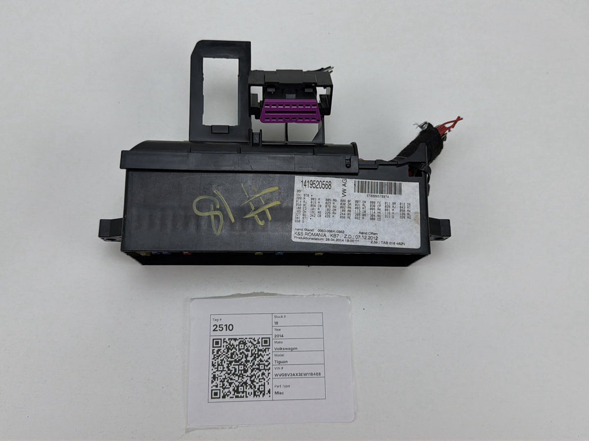 2013-2017 Volkswagen Tiguan Fuse Box TAB016482N OEM