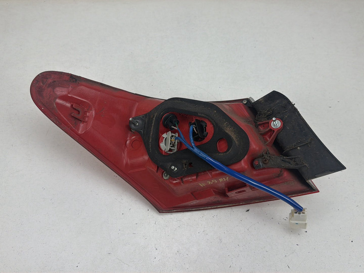 2007-2009 Lexus ES350 Right Side Outer Tail Light Brake Lamp OEM