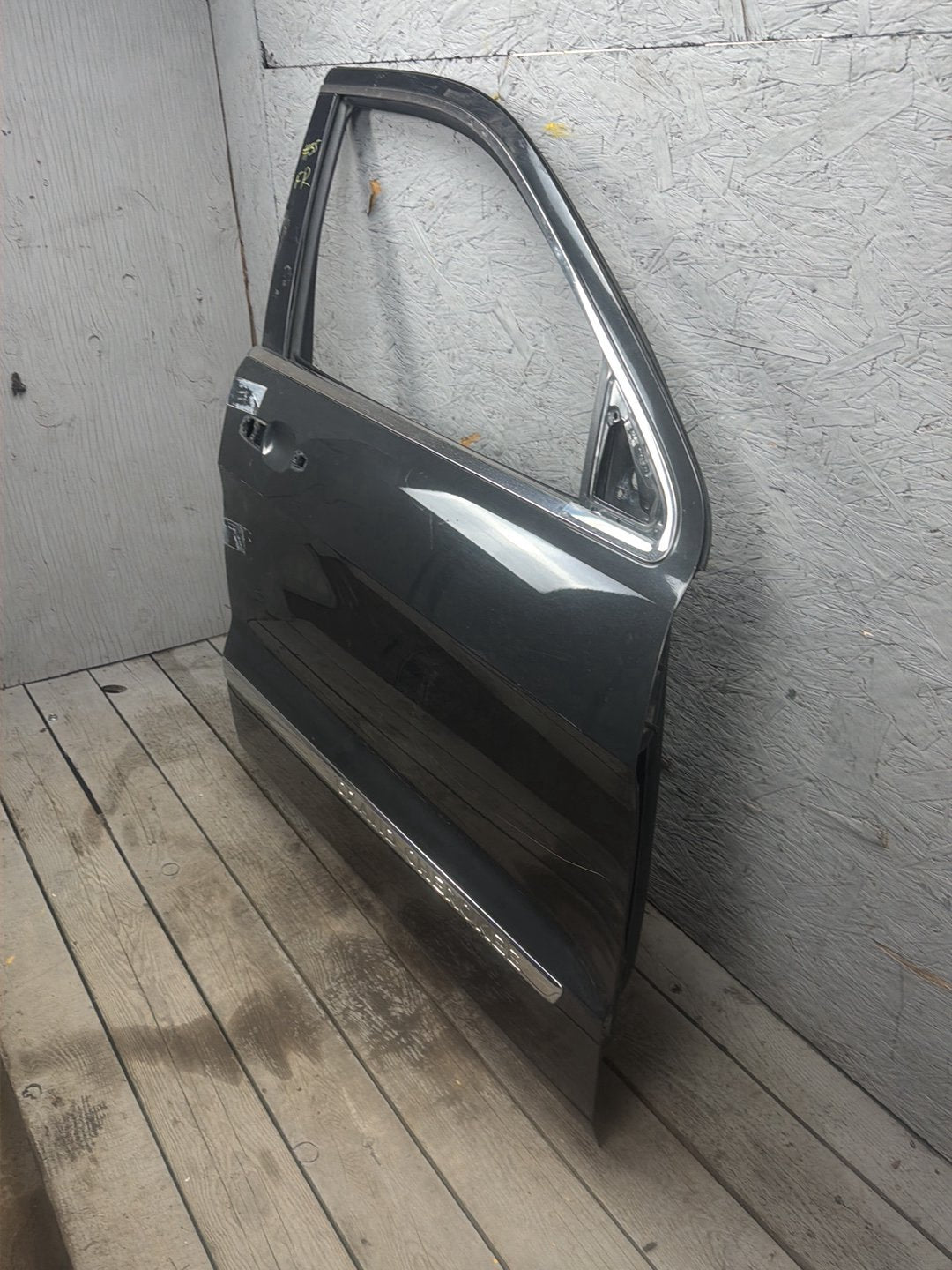 2011-2013 Jeep Grand Cherokee Front Right Passenger Side Door Shell OEM