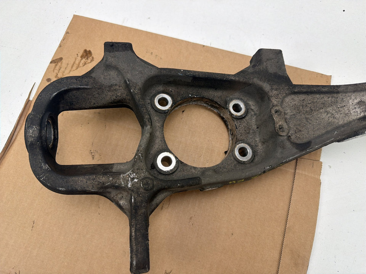 2014-2017 Maserati Ghibli Right Side Wheel Spindle Steering Knuckle OEM