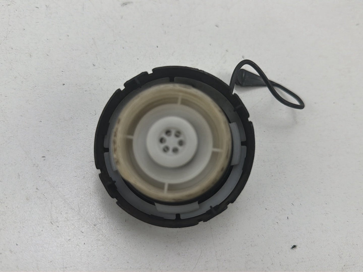 2001-2006 Lexus LS430 Rear Fuel Tank Filler Gas Cap with Tether 77300-33070 OEM