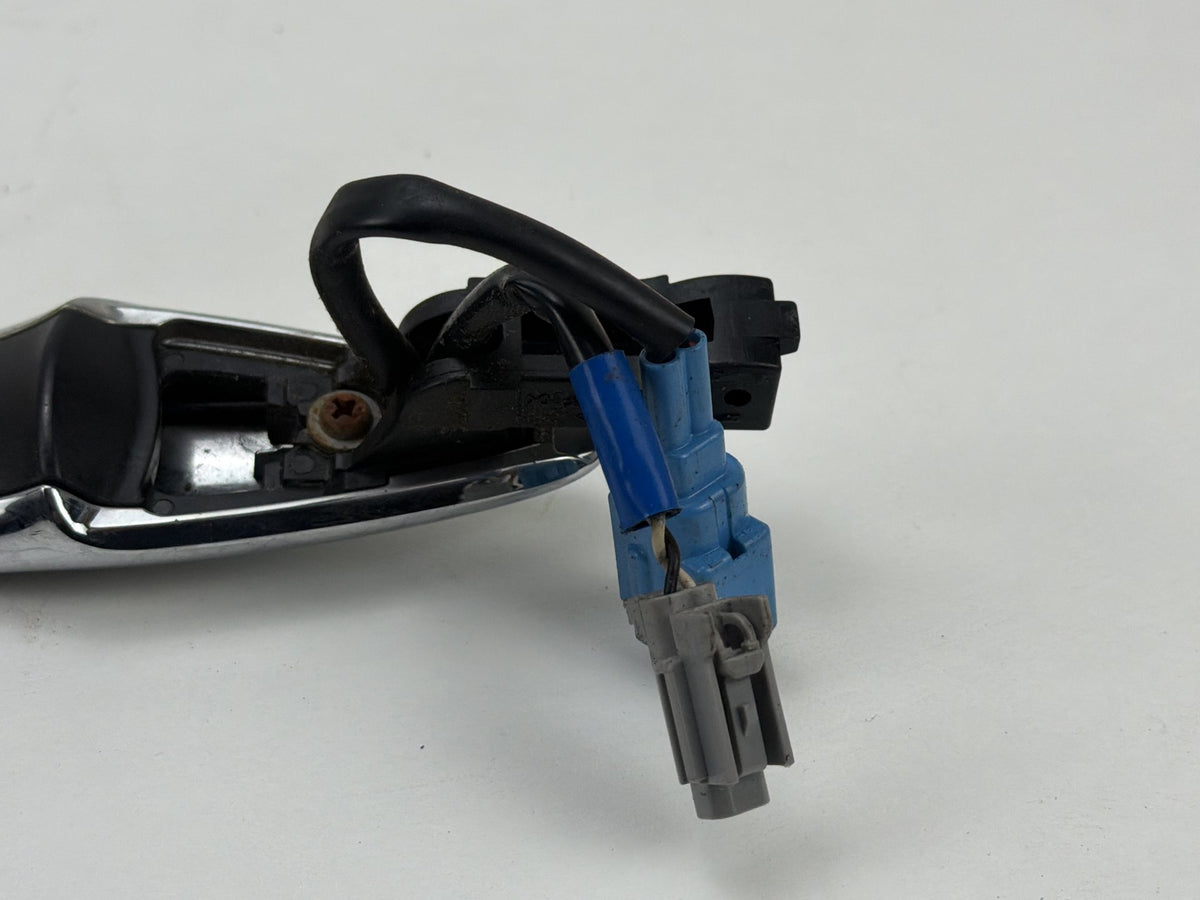 2011-2013 Infiniti QX56 Front Right Exterior Door Handle Keyless Entry Lock OEM