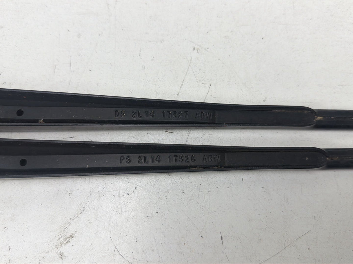 2003-2006 Lincoln Navigator U228-Right&Left Windshield Wiper Arms 2L14 17526 OEM