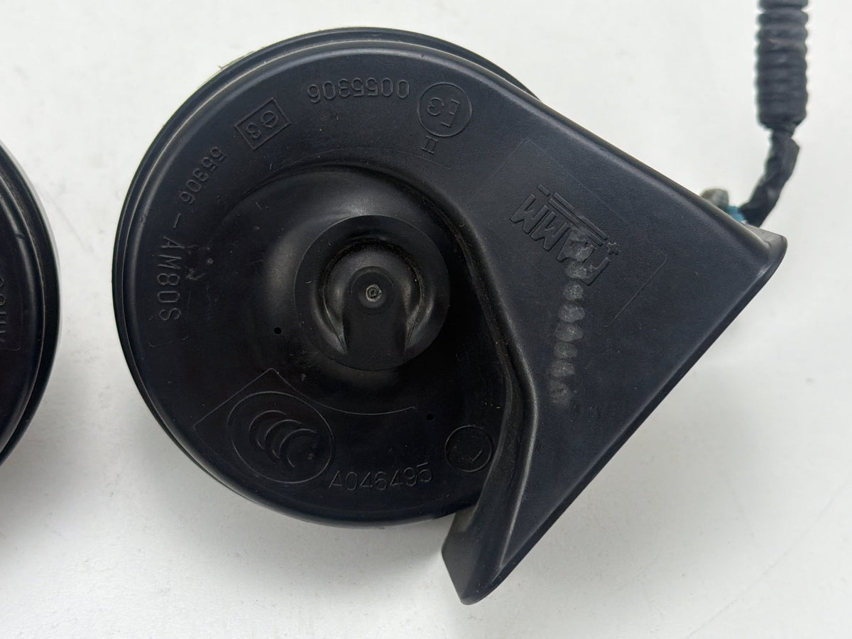 2007-2014 GMC DENALI GMT900 High & Low Dual Tone Warning Horn Assembly OEM