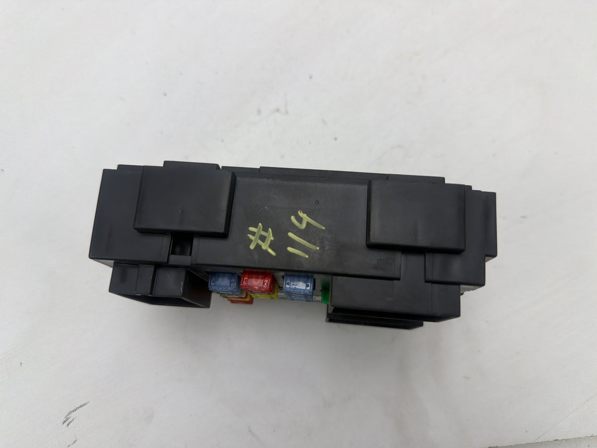 2007-2014 GMC DENALI GMT900 Dashboard Cabin Interior Fuse Box Relay Block OEM