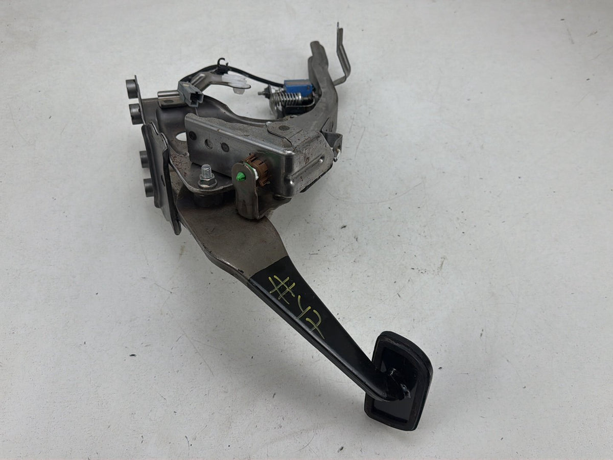 2017-2018 Toyota Sienna L30 - Brake Foot Pedal Assembly