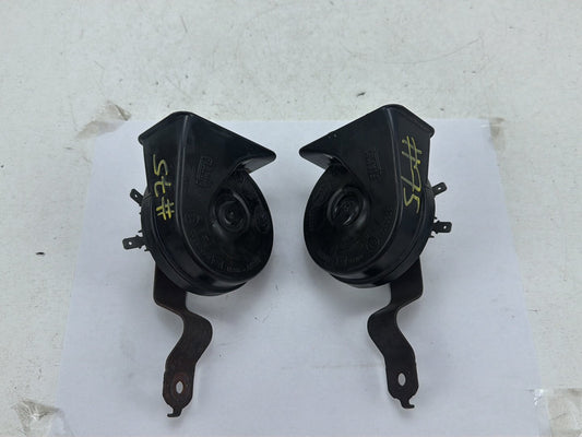 2011-2013 Dodge Durango High Low Pitch Tone Dual Horn Signal Alarm Assembly OEM