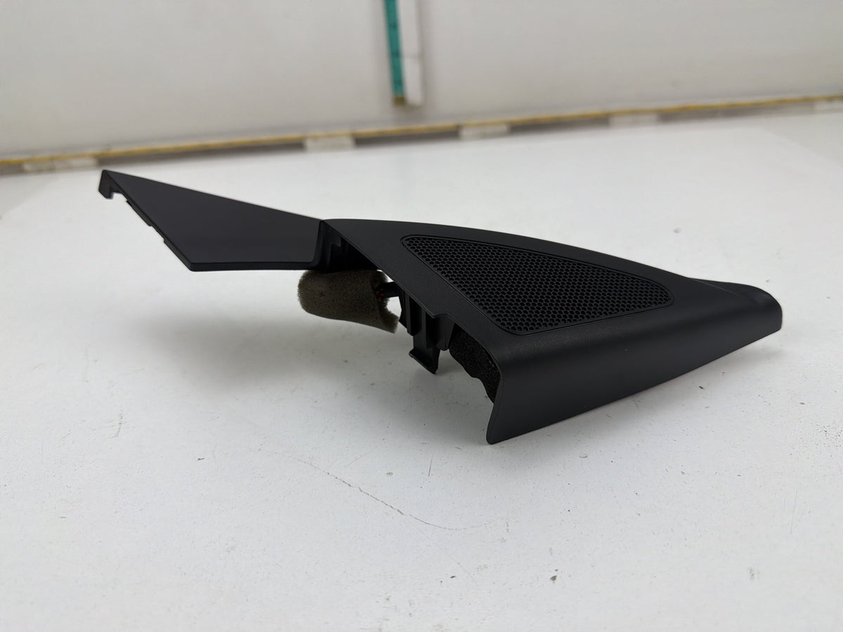 2014-2016 Kia Cadenza Front Right Door Corner Trim w/Speaker 87661-3R500 OEM