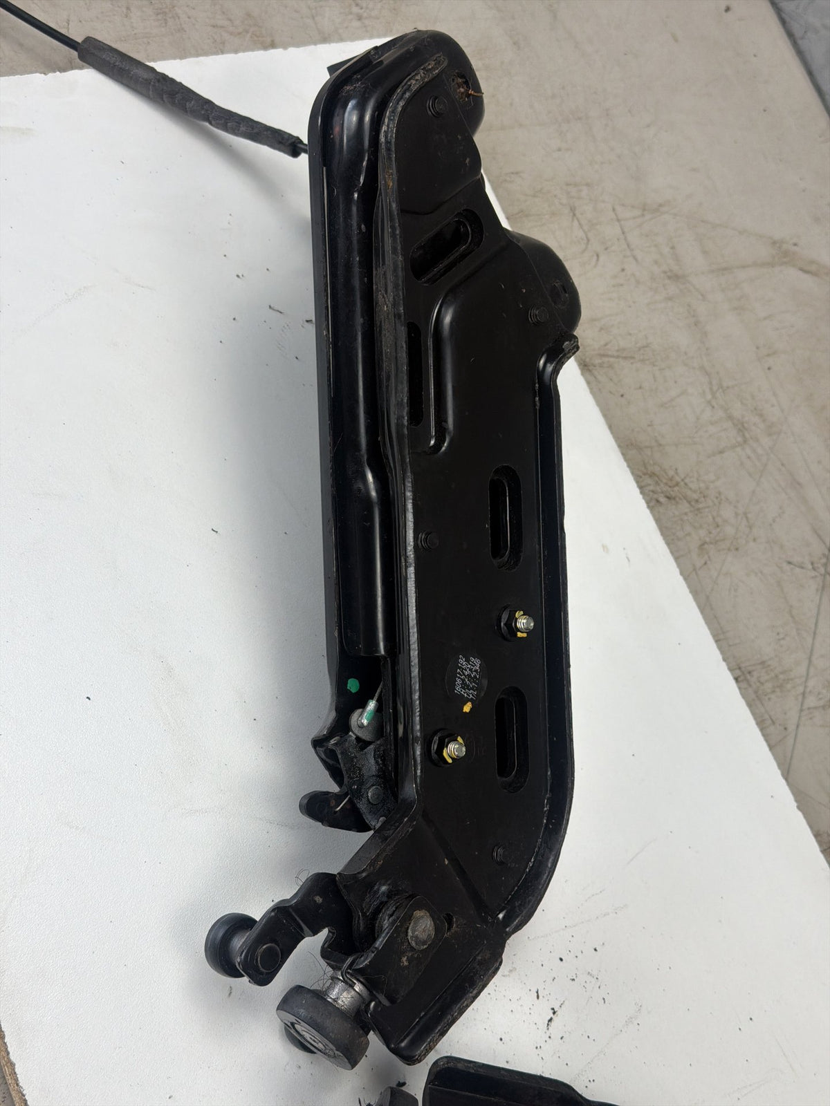 2015-2021 Kia Sedona Right/Left Power Sliding Door Center Roller Latch Hinge OEM