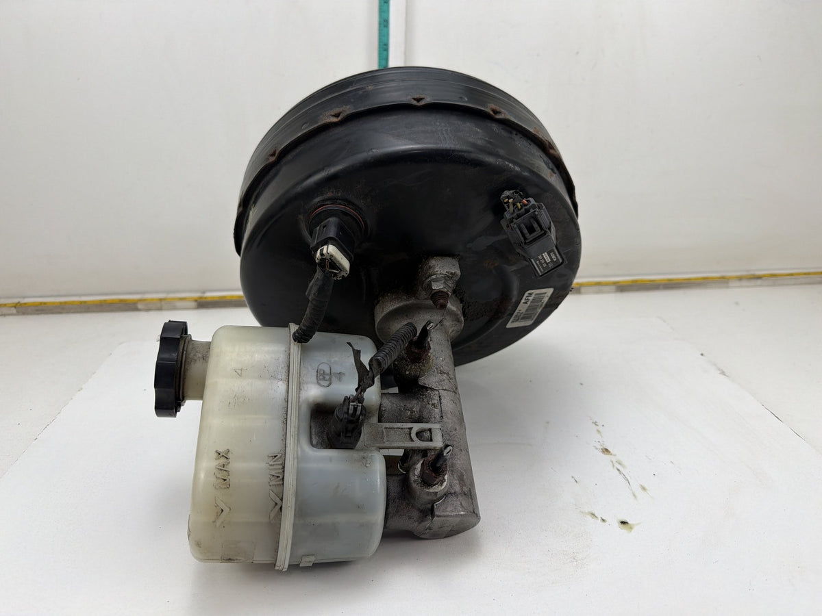 2007-2008 GMC Yukon Denali Brake Booster Master Cylinder Fluid Reservoir OEM