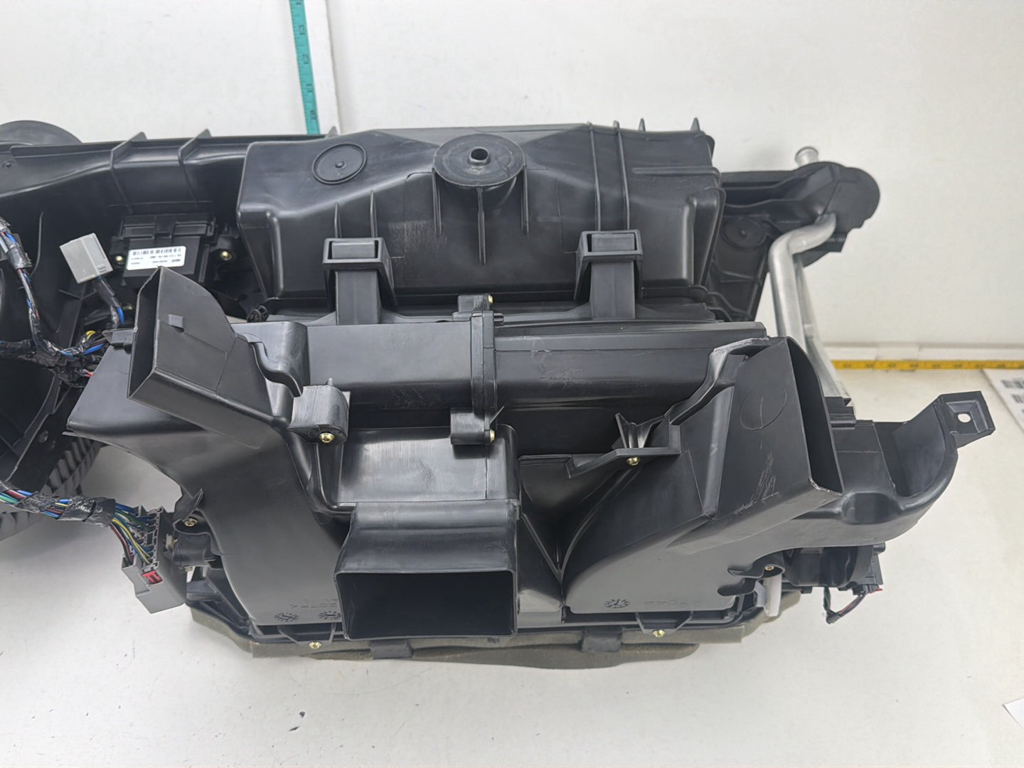 2014-2017 Maserati Ghibli M157 Front HVAC Heater Blower Motor Housing Box OEM