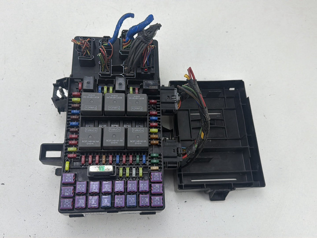 2003-2006 Lincoln Navigator U228 - Fuse Box 3L1T-114A067-AA OEM