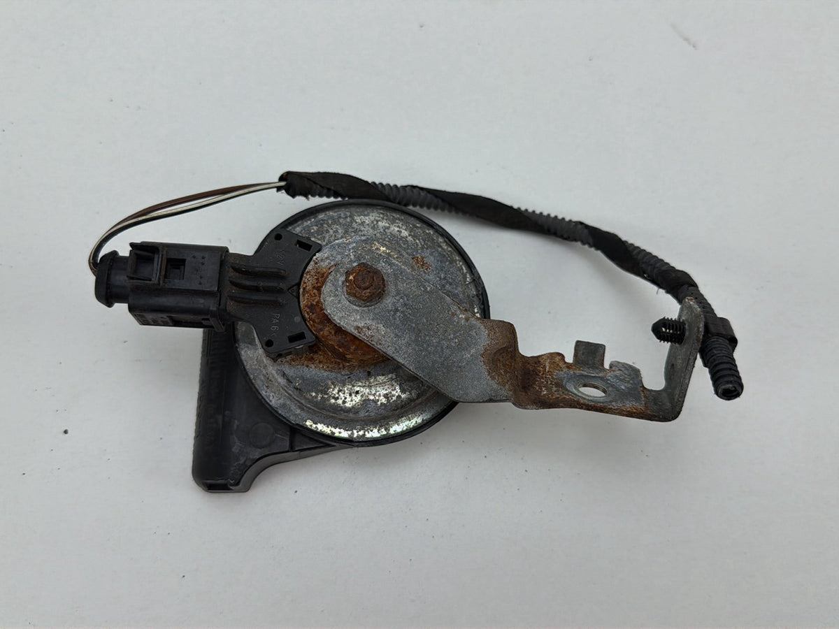 2013-2017 Volkswagen Tiguan Low Note Horn Assembly 5N0951221B OEM