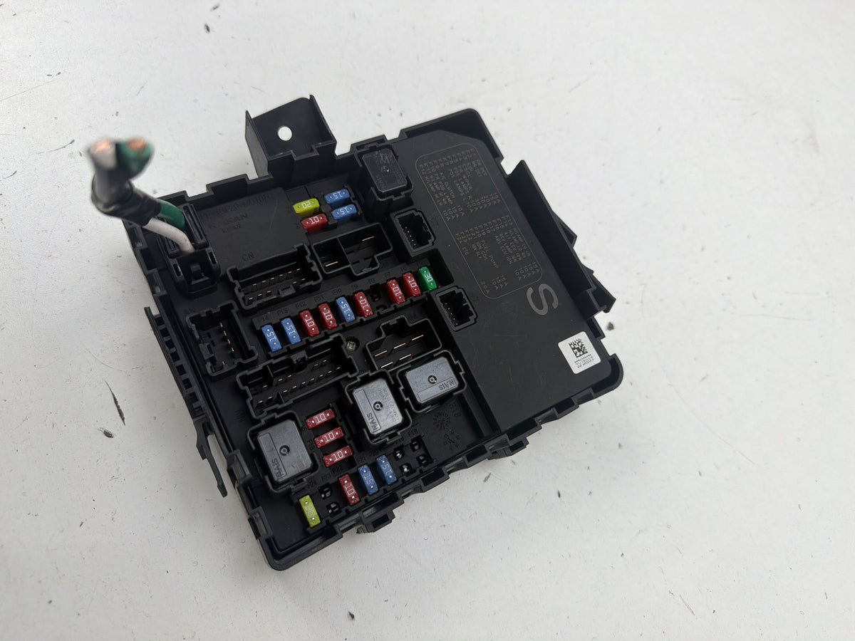 2011-2013 Infiniti QX56 Fuse Relay Box Integrated Power Module 284B7 1LA0A OEM