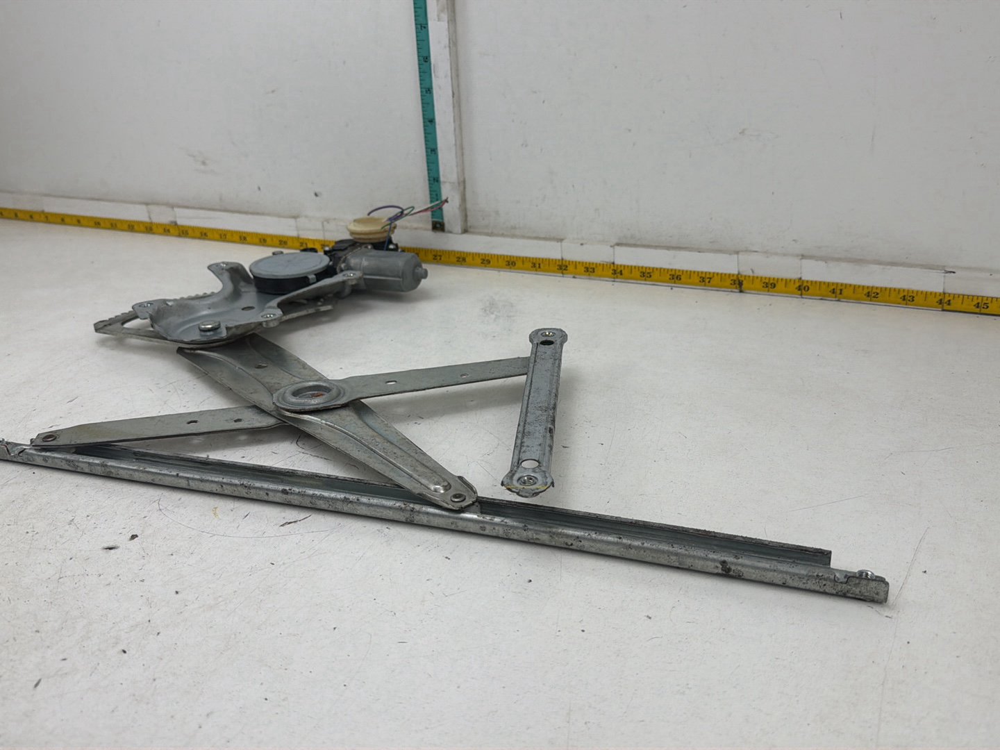 2007-2012 Lexus ES350 S190 Front Right Window Regulator & Motor 85701-33010 OEM