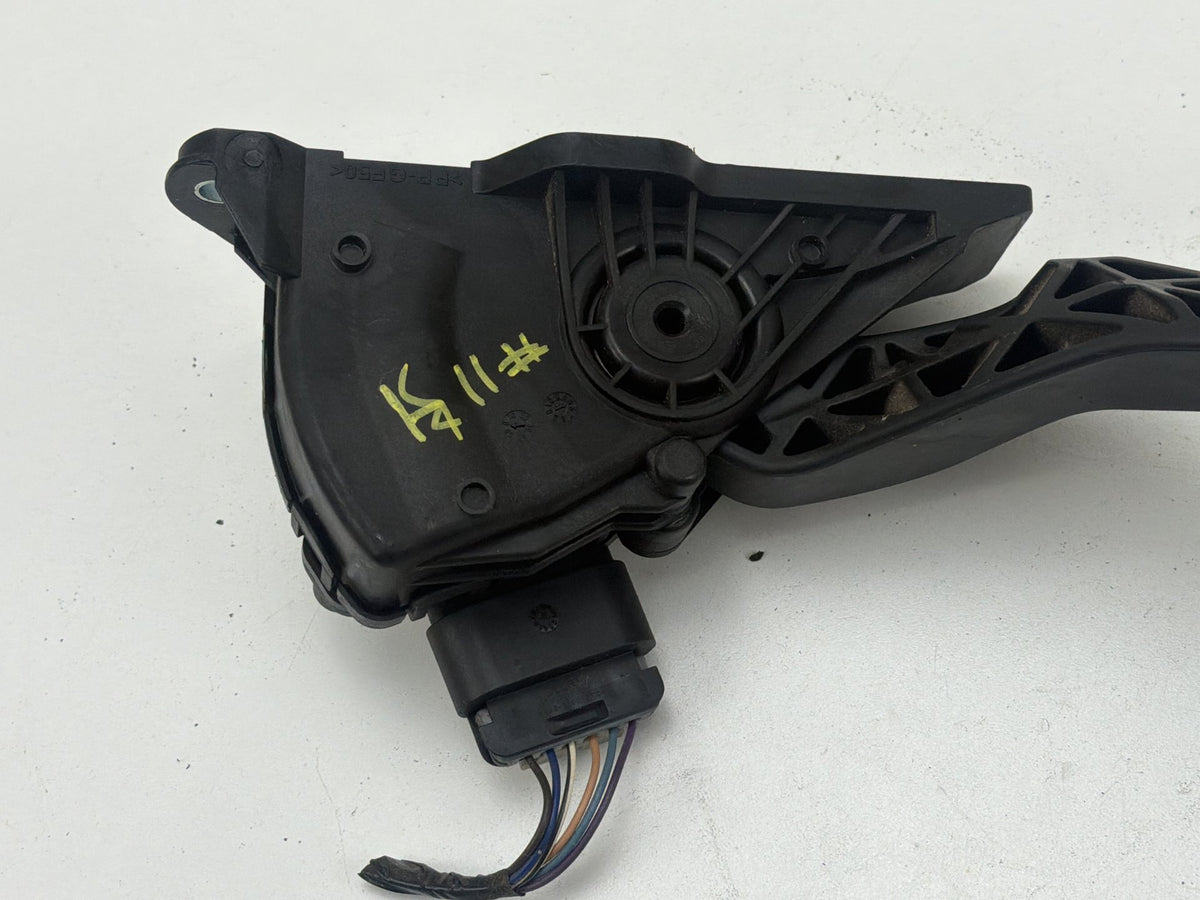 2007-2011 GMC Sierra 1500- Accelerator Throttle Pedal 25832864 OEM