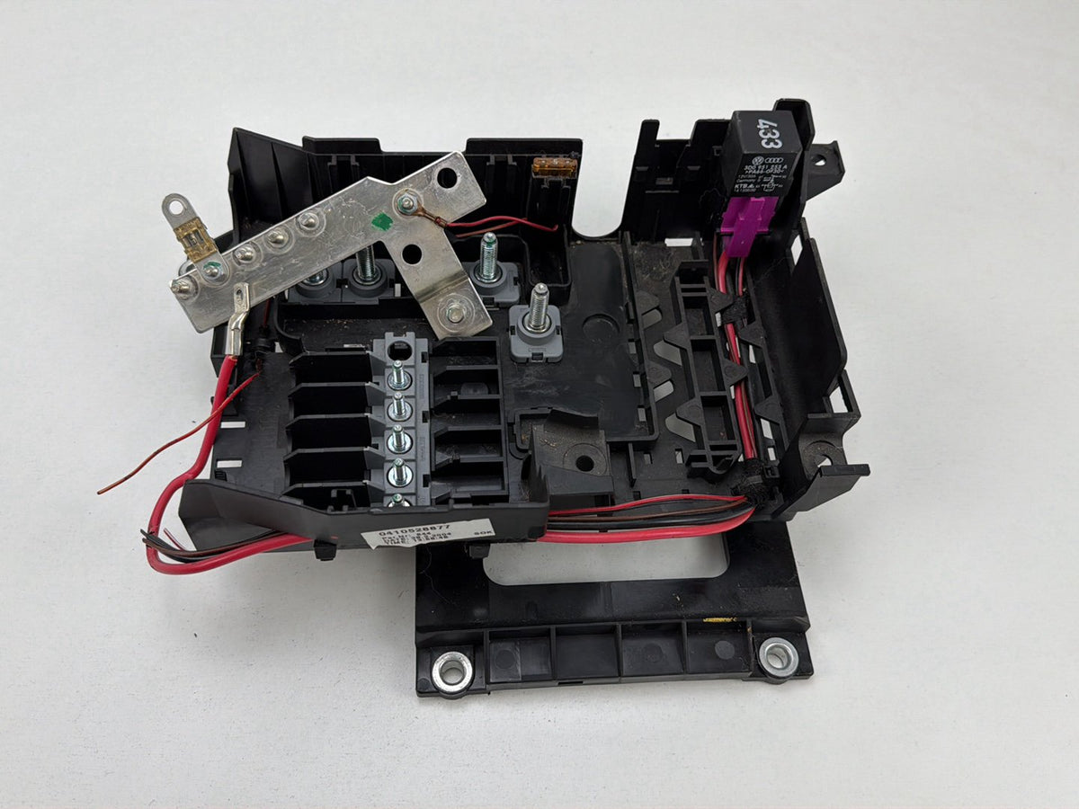 2003-2006 Porsche Cayenne Main Fuse Relay Box Junction Block 7L0937548 OEM