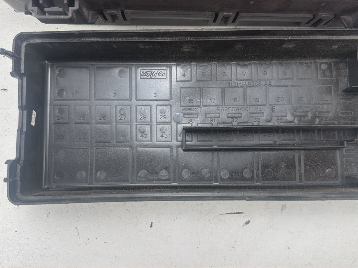 2003-2006 Ford Expedition Engine Power Distribution Fuse Relay Box OEM