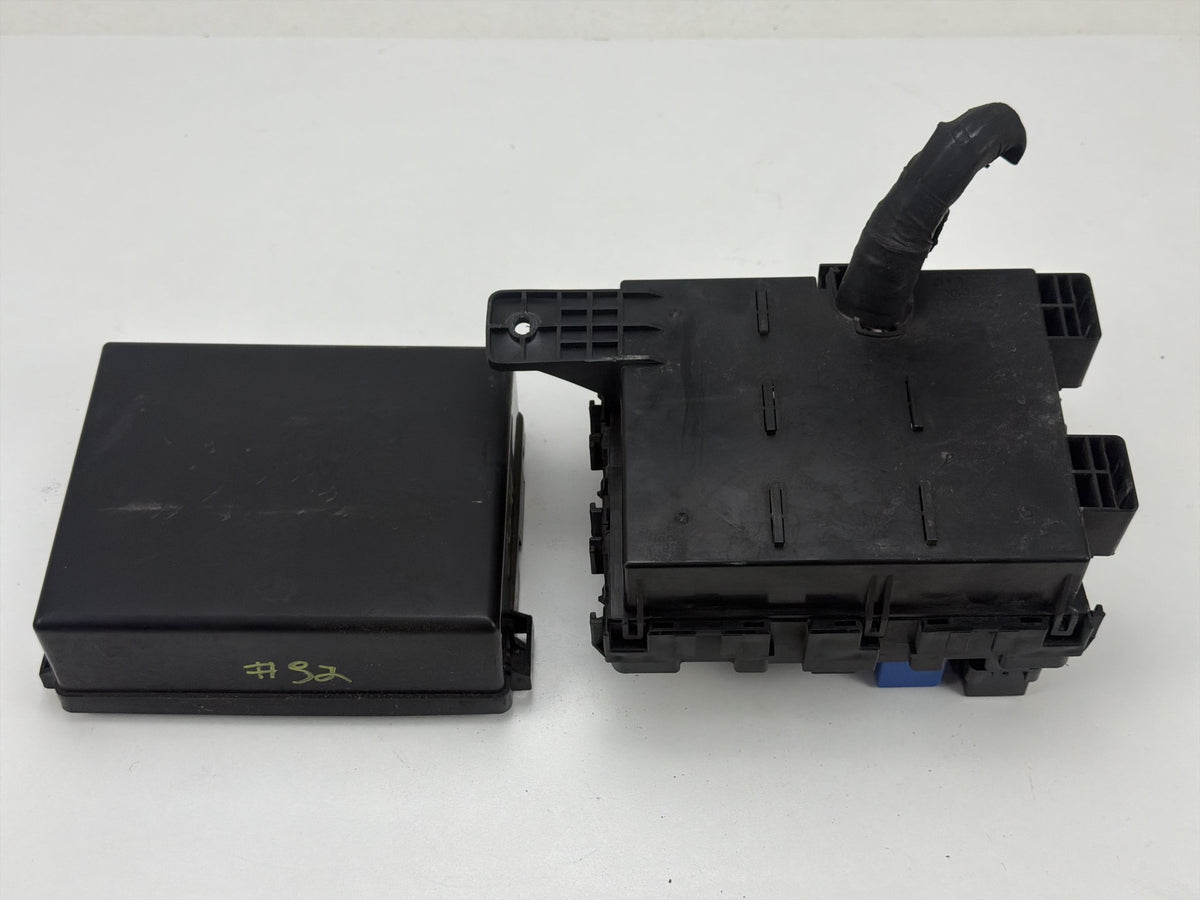 2011-2013 Infiniti QX56 Engine Fuse Relay Junction Block Box 24382-1LA1C OEM