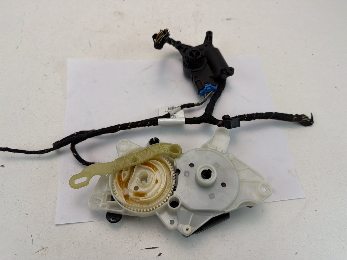 2015-2020 Audi A3 A/C Heater Blend Door Flap Actuator Motor Bracket Wire OEM