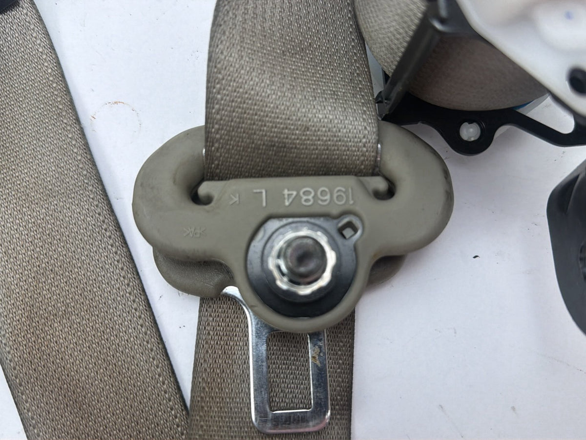 2015-2018 Kia Sedona Front Left Driver Side Seat Belt Retractor 88810-A9000 OEM