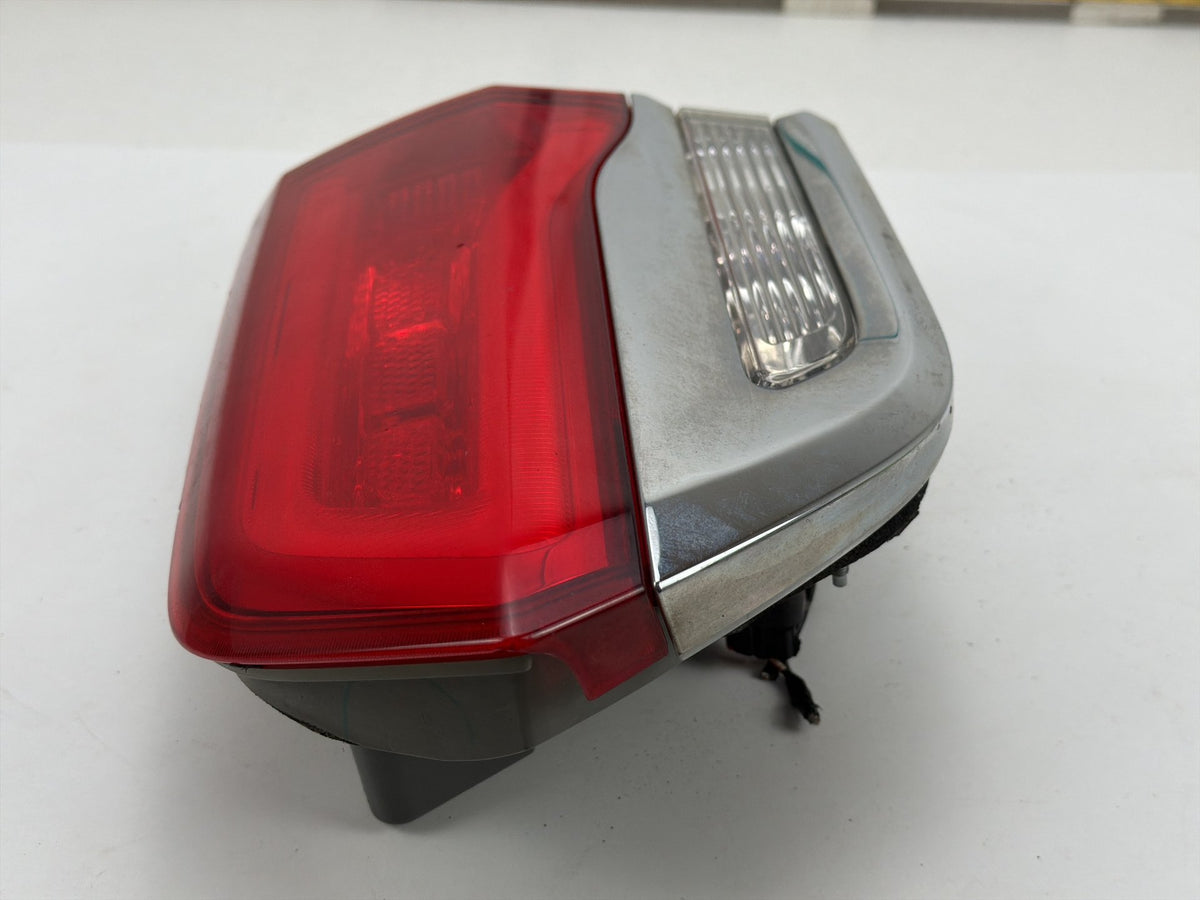 2014-2019 Jeep Grand Cherokee Rear Right Side Inner Tail Light 68110046AC OEM