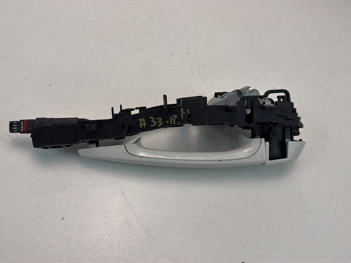2014-2016 BMW 228i F22 Front Right Passenger Side Exterior Door Handle OEM