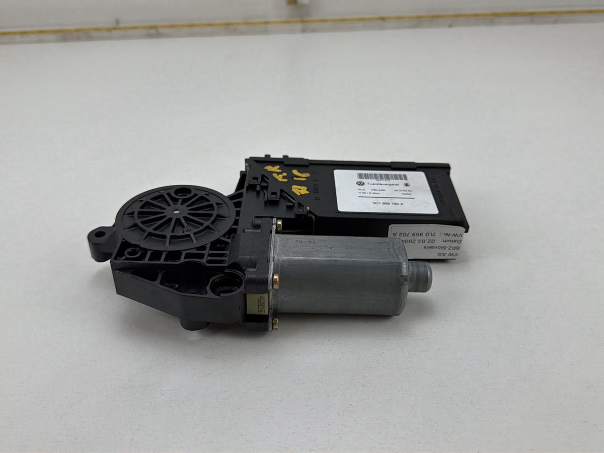 2003-2006 Porsche Cayenne Front Right Door Window Regulator Motor 7L0959702 OEM