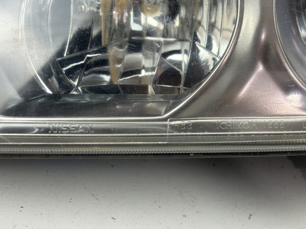 2002-2004 Infiniti I35 Front Left Driver Side Headlamp Headlight 26060-5Y825 OEM