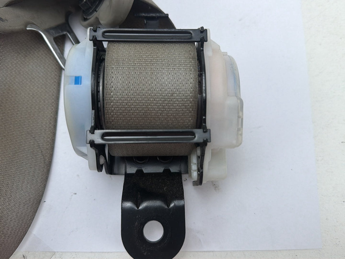 2015-2018 Kia Sedona Rear Right Passenger Side 2nd Row Seat Belt Retractor OEM