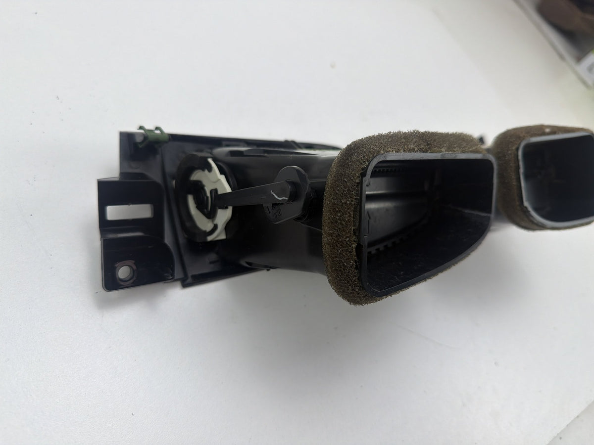 2007-2014 GMC Sierra 1500 Left & Right Side Dash A/C Air Vent 15897760 OEM